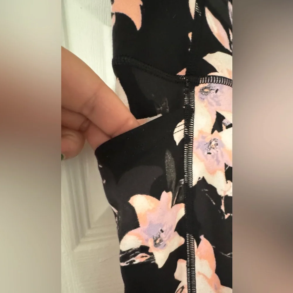 Victoria's Secret Black Leggings - Picture 4 of 5